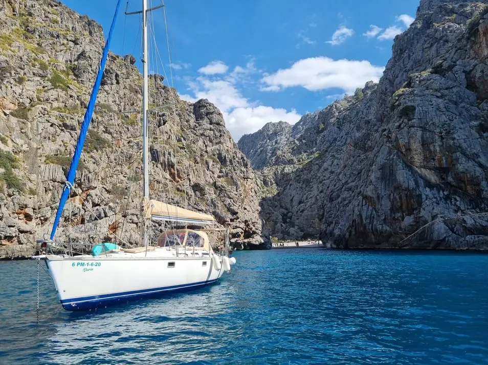 Velero en el Torrent de Pareis, Sa Calobra — Ruta Norte