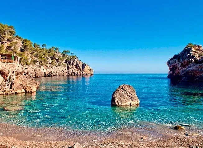 Ruta sur en velero por la costa de Mallorca hacia Cala Deya